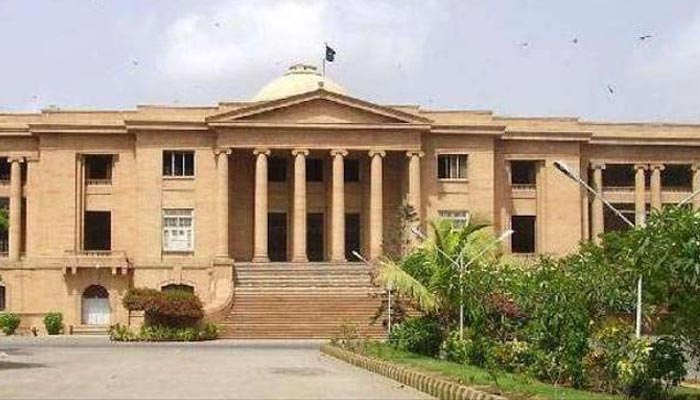 سندھ ہائیکورٹ: بچے کو غلط انجکشن لگانے پر نجی اسپتال انتظامیہ سے جواب طلب