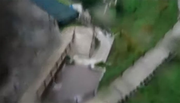 اٹلی: لینڈ سلائیڈنگ کی زد میں آنے سے ایک شخص محفوظ رہا