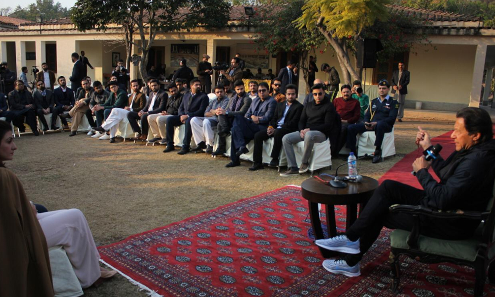 وزیرِ اعظم عمران خان کی نوجوانوں کے وفد سے ملاقات