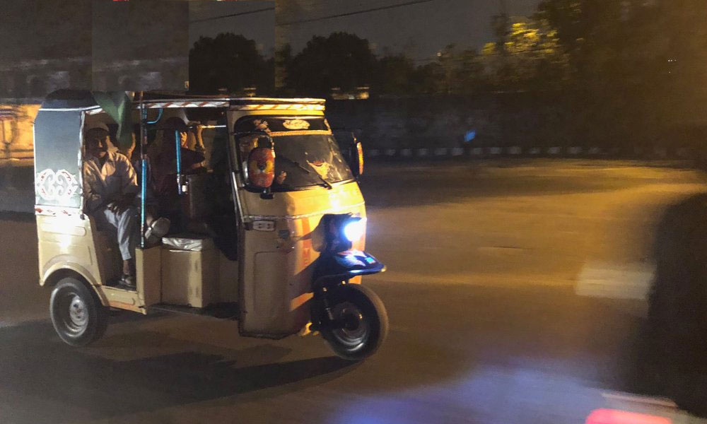 شاہ فیصل کالونی، رکشہ چوری کی CCTV فوٹیج سامنے آگئی