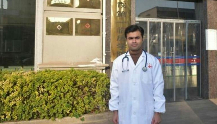 کرونا وائرس کے خلاف چین میں پاکستانی ڈاکٹر کی خدمات 