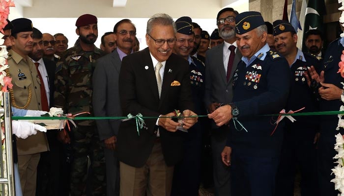 صدر نے کراچی میں فضائیہ روتھ فاؤ میڈیکل کالج کا افتتاح کردیا 