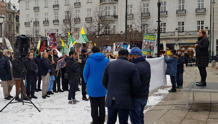 ناروے کی پارلیمنٹ کے سامنے کشمیریوں کی حمایت میں مظاہرہ