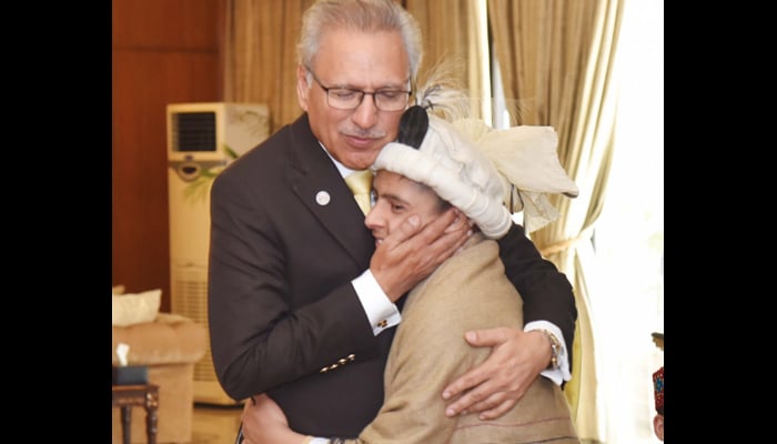 صدرِ پاکستان کی ذہنی معذور بچوں سے ملاقات