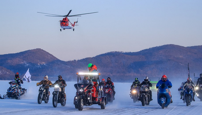 روس، دنیا کی سب سے گہری جھیل پر ہیلی کاپٹر کے شاندار اسٹنٹس