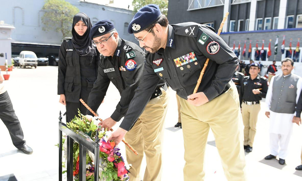 مشتاق مہر نے نئے آئی جی سندھ کا چارج سنبھال لیا