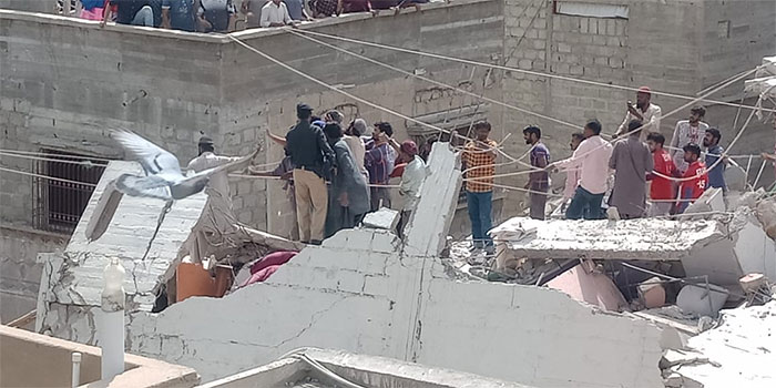 کراچی: عمارتیں گرنے سے 11 افراد جاں بحق 
