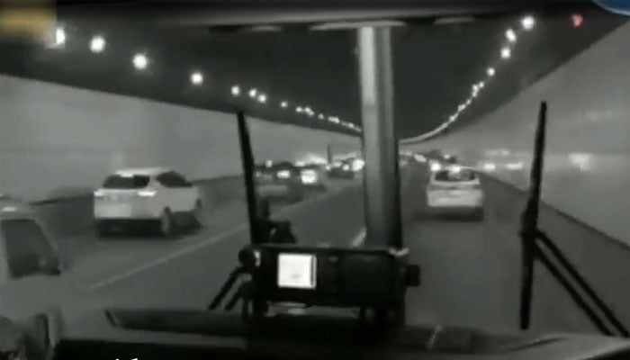 چین: ایمبولینس کو راستہ دیتی گاڑیوں کی ویڈیو وائرل