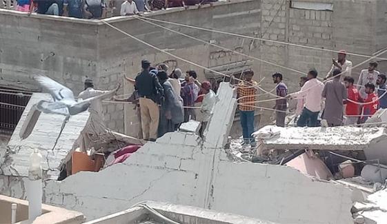 کراچی: عمارتیں گرنے سے 14 افراد جاں بحق 