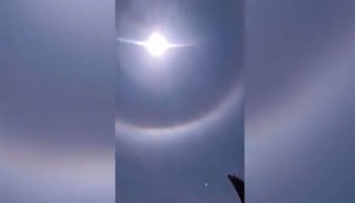 چین: سورج کے گرد قوس قزح کا دائرہ، دیکھنے والے دنگ