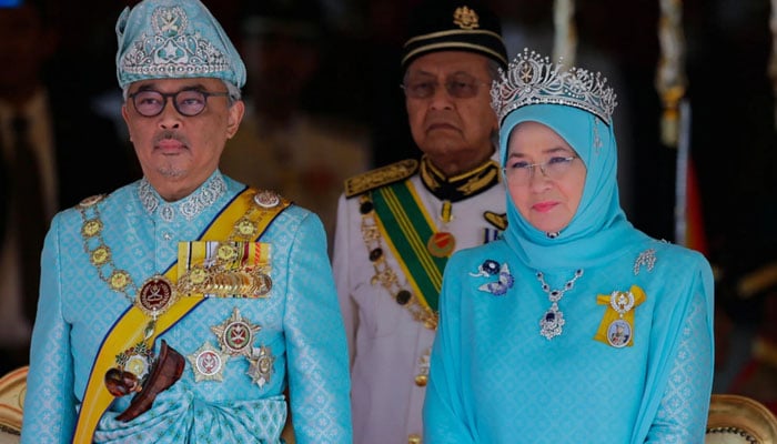 ملائیشیا کے بادشاہ اور ملکہ بھی قرنطینہ میں چلے گئے