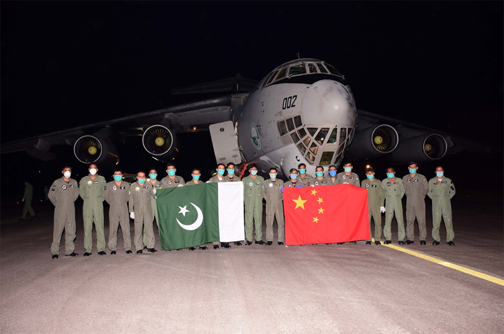 پاک فضائیہ کا طیارہ چین سے امدادی سامان لے آیا
