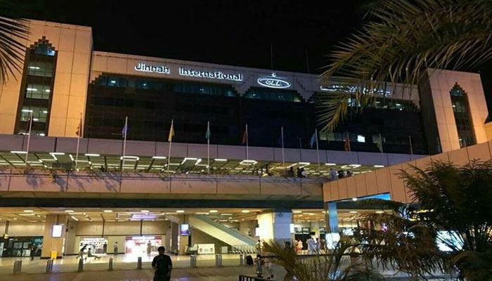 پاکستان میں پھنسے غیرملکیوں کو لینے مصری طیارہ کراچی پہنچ گیا
