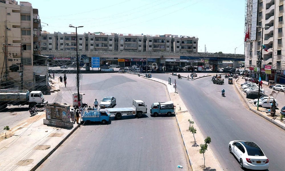 کراچی کے مختلف مقامات پر کنٹینرز لگا کر راستے سیل 