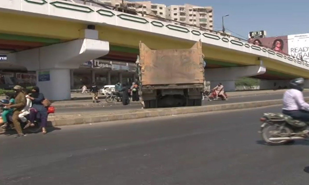 کراچی کے مختلف مقامات پر کنٹینرز لگا کر راستے سیل