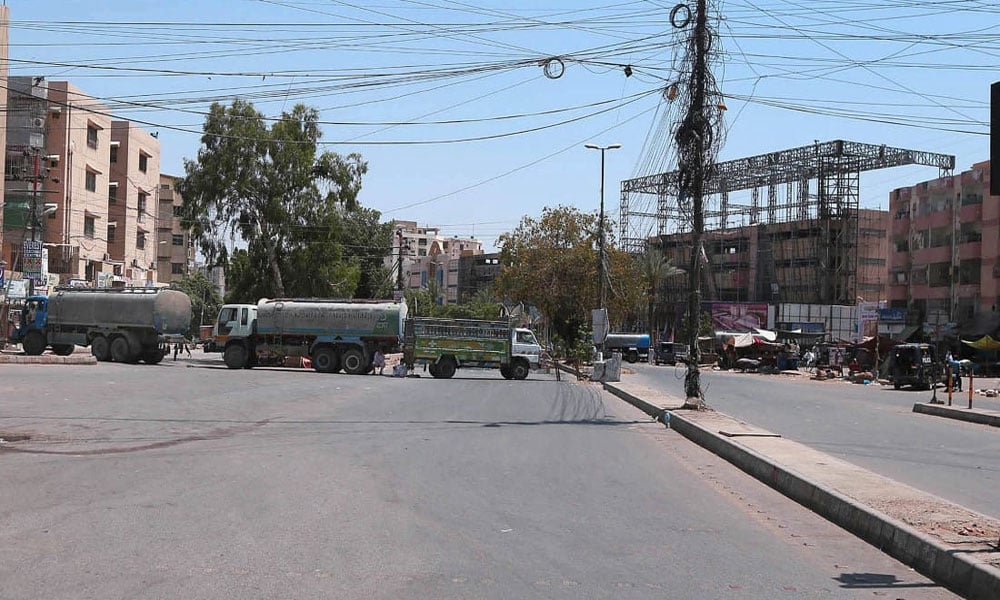 کراچی کے مختلف مقامات پر کنٹینرز لگا کر راستے سیل 