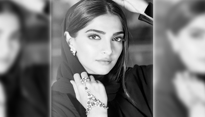 مسلمانوں کو رمضان مبارک، سونم کپور