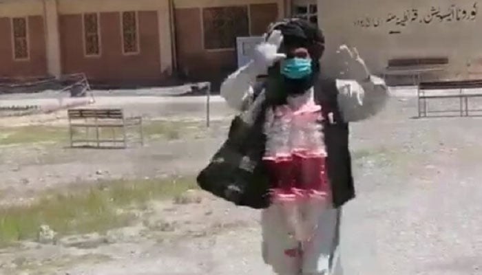 کورونا کو شکست دے کر مقامی رقص کرنے والے مریض کی ویڈیو وائرل 