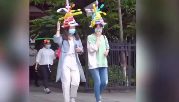 چین: کورونا وائرس سے احتیاط بھی اور تفریح بھی