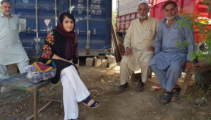 پاکستانی دستاویزی فلم سازنے امریکا میں ٹرک آرٹ ڈیزائن کیلئے ایوارڈ جیت لیا