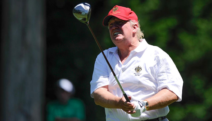 کورونا وبا کے دوران امریکی صدر گالف کھیلنے لگے