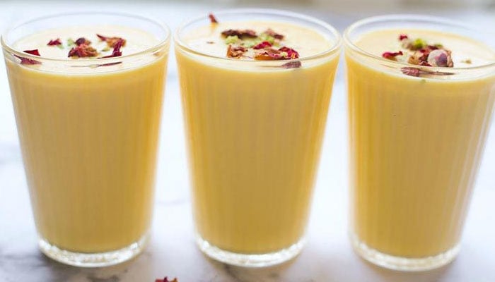 شدید گرمی میں لسی کے ان فلیورز سے لطف اندوز ہوں