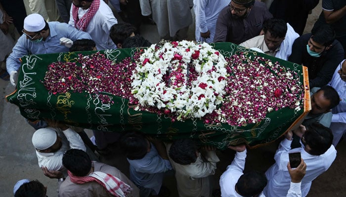 طیارہ حادثہ، 2 افراد راولپنڈی میں سپرد خاک