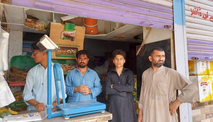 کراچی: اسٹور پر ڈکیتی ناکام، دکاندار کی فائرنگ سے ڈاکو ہلاک