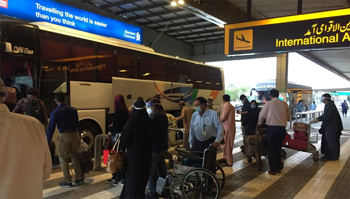 متحدہ عرب امارات میں پھنسے 258 پاکستانی خصوصی پرواز سے کراچی پہنچ گئے