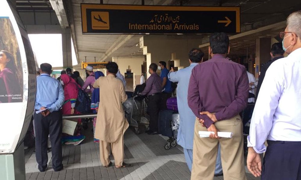 امارات میں پھنسے 262 پاکستانی وطن پہنچ گئے