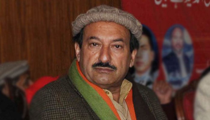 شاہ محمود قریشی استعفیٰ دیں: زاہد خان