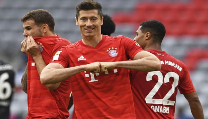 جرمنی میں بنڈسلیگا فٹ بال لیگ کے مقابلے جاری