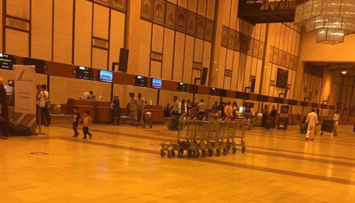 شنگھائی سے پاکستانیوں کی کراچی آمد، 125 مسافر بحرین روانہ