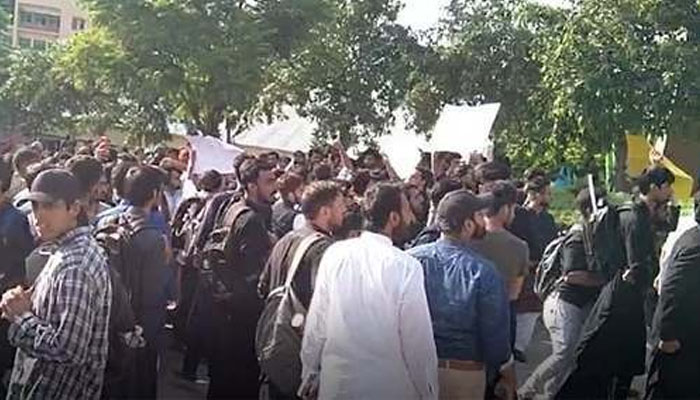اسلام آباد، یونیورسٹی طلبا کا ہائی ایجوکیشن کمیشن کے سامنے مظاہرہ