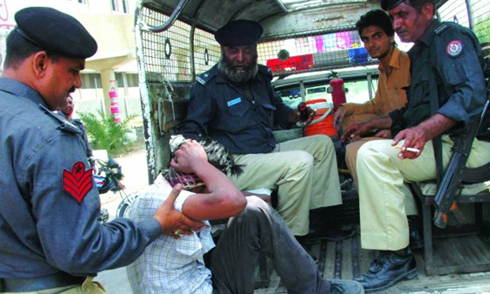 کراچی ، ایس او پیز خلاف ورزی پر 63 ڈرائیور اور جرائم میں ملوث 16 ملزمان گرفتار