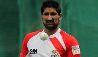 بولرز گیند کو چمکانے سے محروم رہے تو اس سے کرکٹ بیٹسمینوں کا گیم ہوجائے گا، سہیل تنویر