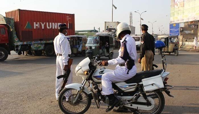 کراچی: ٹریفک قوانین و ایس اوپی کی خلاف ورزی، لاکھوں روپے جرمانہ