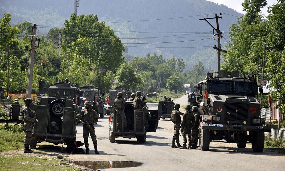 پلوامہ کی مسجد ، شوپیاں میں بھارتی فوج کی فائرنگ، 6 نوجوان شہید