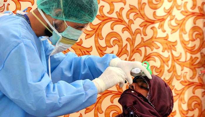کراچی میں کورونا کے 54 ہزار مریض ہیں، رپورٹ