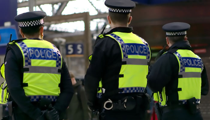  لندن میں پولیس اہلکاروں کا سیاہ فام شخص پر تشدد