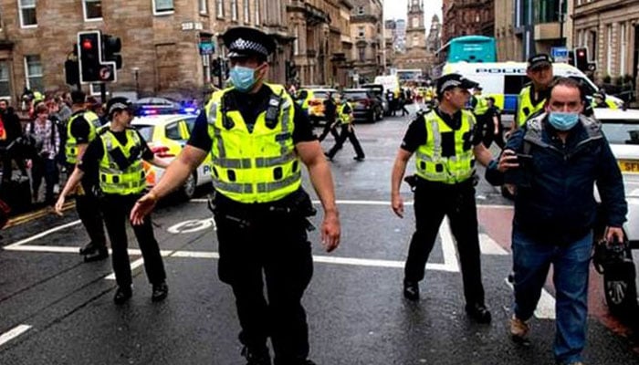 لندن، میوزک پارٹی منتشر کرانے کی کوشش، 7پولیس افسران زخمی