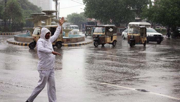 کراچی: کل دوپہر تک ہلکی سے معتدل بارش کا امکان 