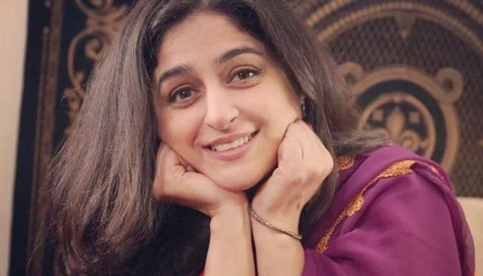 نادیہ جمیل نے اسکرب بنانا سیکھا دیا