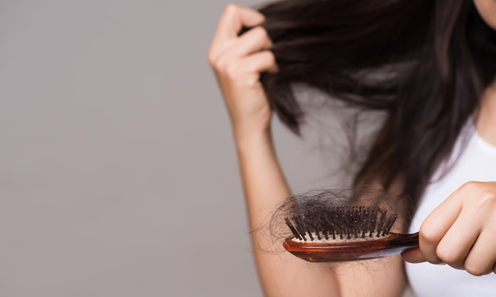  بال خراب ہونے کی وجہ سر پر زیادہ پسینہ آنا بھی ہو سکتا ہے