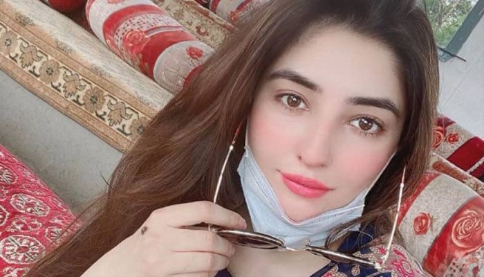 گل پانڑا کی نئی تصاویر وائرل