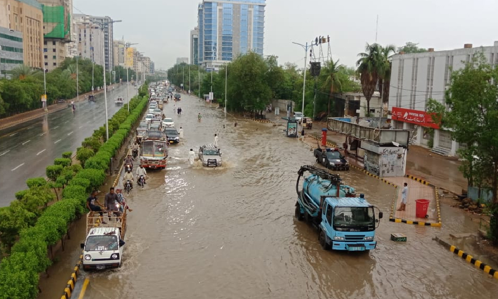 کراچی: گرج چمک کیساتھ موسلادھار بارش