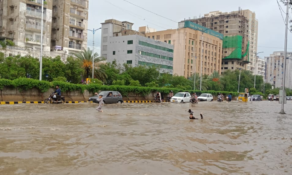 کراچی: گرج چمک کیساتھ موسلادھار بارش