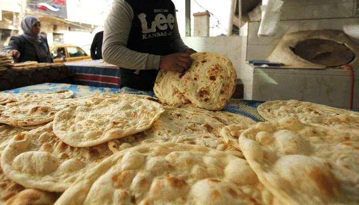 پشاور میں روٹی کی قیمت میں 5 روپے کا اضافہ 