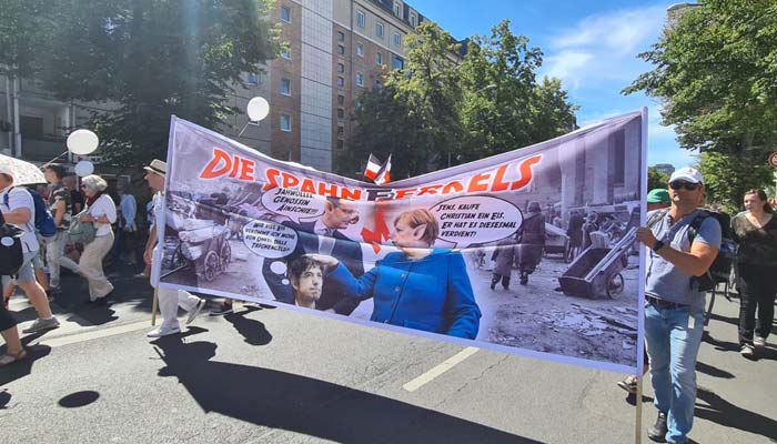 جرمنی: کورونا پابندیوں سے آزادی کے حق میں ہزاروں افراد کا مارچ