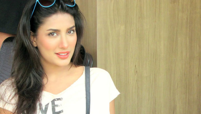 مہوش حیات کو دوستوں کے ساتھ ہلہ گلہ یاد آنے لگا